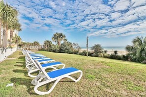 Property grounds - Beachfront Condo with Pool and Hot Tub (Myrtle Beach)