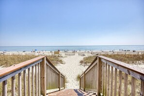 Beach nearby - Beachfront Condo with Pool and Hot Tub (Myrtle Beach)