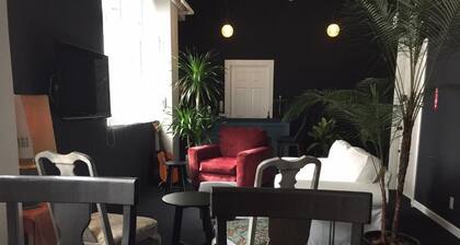 LANAIHOTEL & DORMITORY