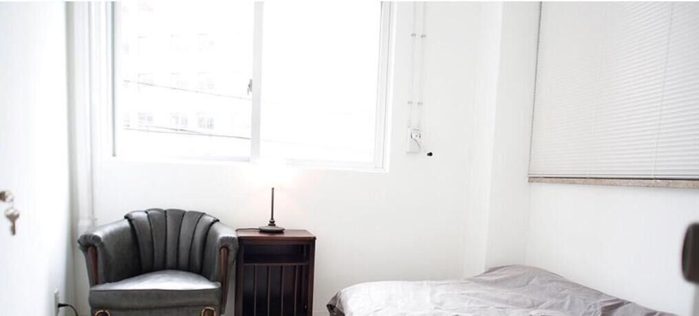 Habitación, 1 cama individual grande | Caja de seguridad en la habitación y tabla de planchar con plancha 