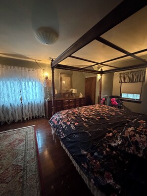4 bedrooms, free WiFi, bed sheets - NFL  DRAFT Convenient Location. (Carnegie)