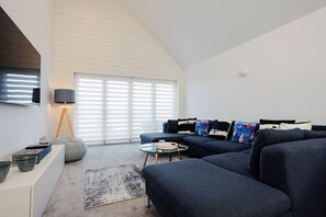 TV - Meadows Way - Colwell - Sleeps 8-10 (Colwell Bay)