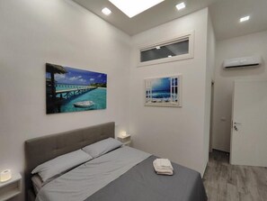 Comfort Double Room | In-room safe, desk, laptop workspace, blackout drapes - b&b Il Regno delle due Sicilie (Napoli)