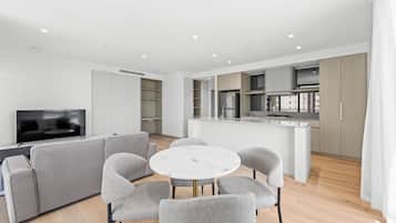 Two Bedroom Two Bathroom Apartment | Dining