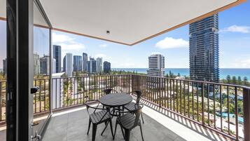 Appartement, 3 chambres, 2 salles de bains | Terrasse/Patio