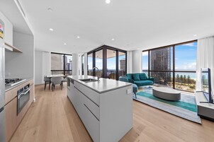 Apartamento, 3 quartos, 2 banheiros | Cozinha privada | Geladeira grande, micro-ondas, fogão, cooktop