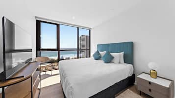 Laptop workspace, soundproofing, iron/ironing board, free WiFi