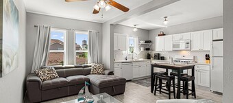 Premium 1‑BR Galveston Getaway — Upscale Finishes, Prime 21st St. Location