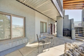 A modern outdoor patio with a concrete floor, a metal table and chairs, and a view of the surrounding landscape. - Downtown 2BD 1BA - 2 Blocks to Main/River #187 (Buena Vista)