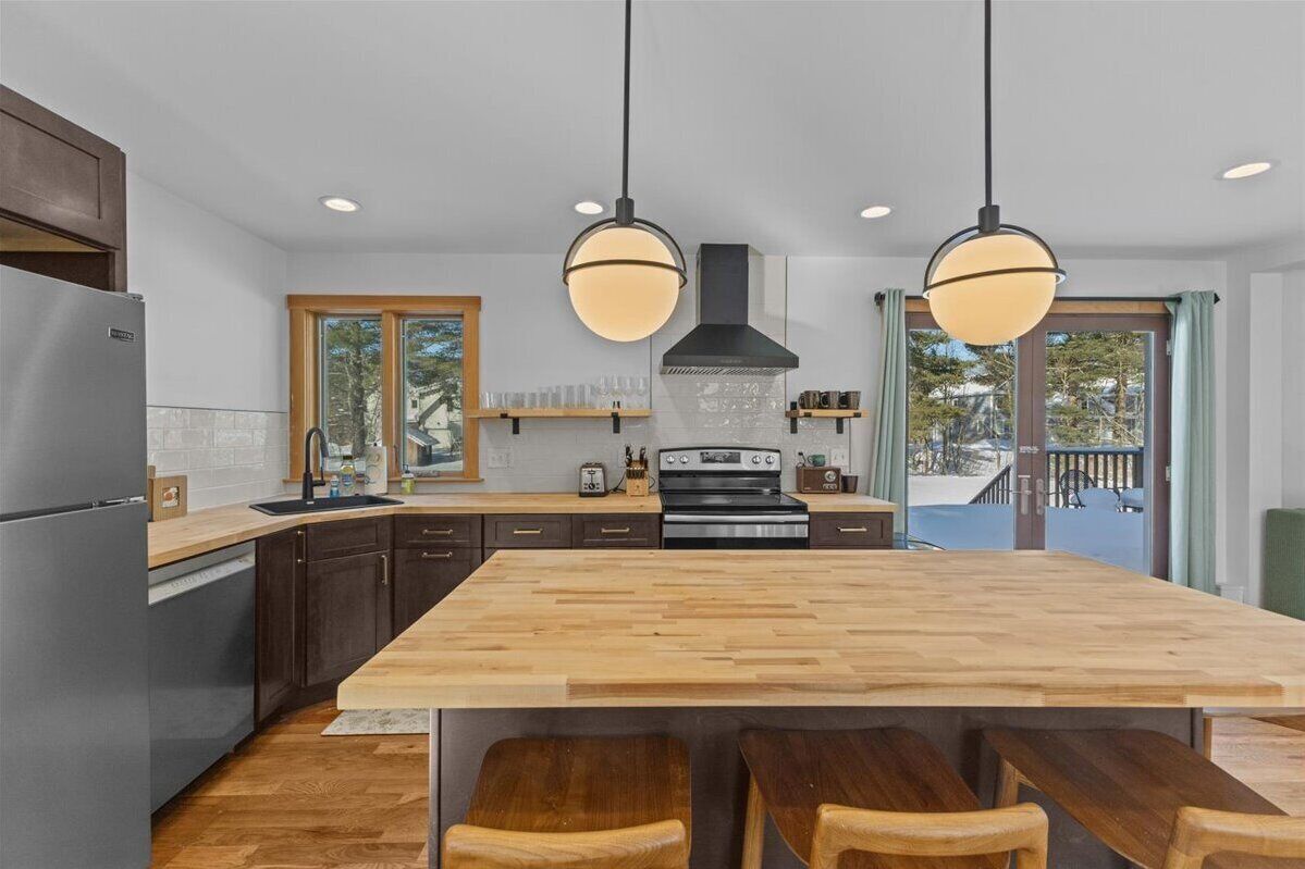 Réfrigérateur, four, plaque de cuisson, lave-vaisselle