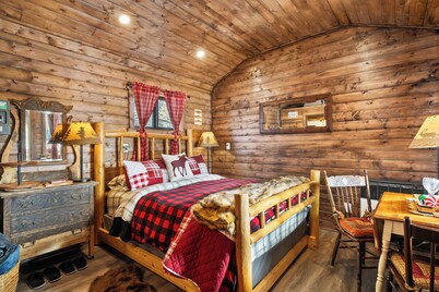 Keionna Private Riverside Cabin