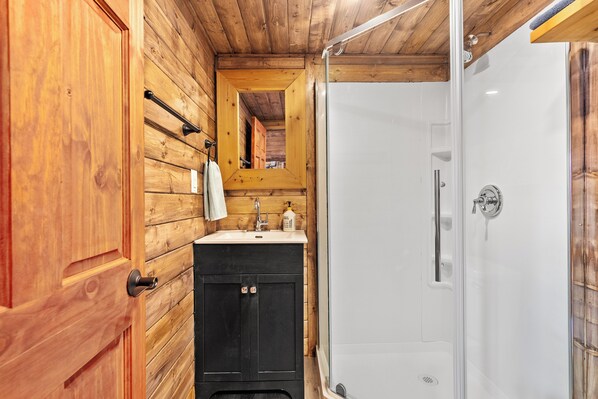 Towels - Keionna Private Riverside Cabin (Longview)
