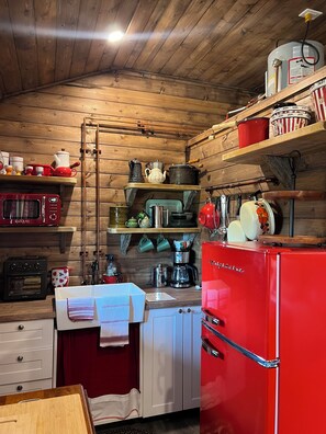 電子レンジ、オーブン、コーヒー / ティーメーカー、トースター