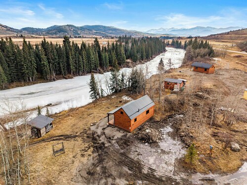 Fishers Peak Luxury Riverside Cabin