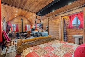 WiFi, bed sheets - Mount Evan Luxury Riverside Cabin (Longview)