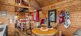 Mount Evan Cabin - Luxury Riverside Cabin