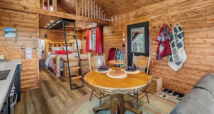 Mount Evan Cabin - Luxury Riverside Cabin