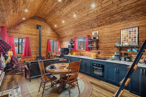 Mount Evan Cabin - Luxury Riverside Cabin