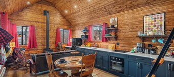 Mount Evan Cabin - Luxury Riverside Cabin