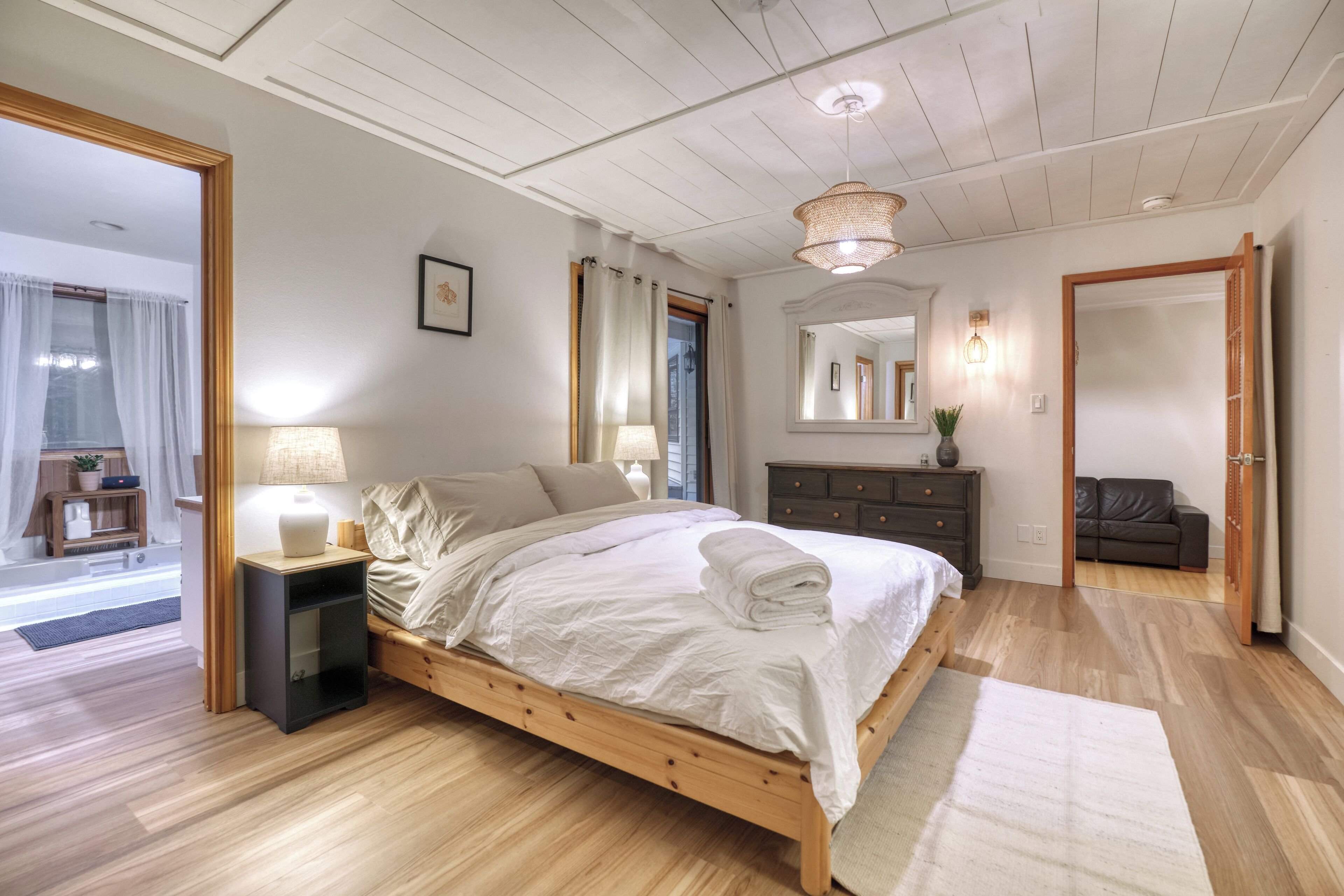 Iron/ironing board, WiFi, bed sheets