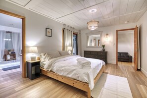 Silitysrauta/-lauta, Wi-Fi, vuodevaatteet