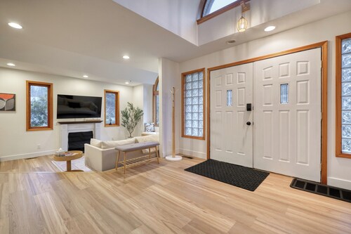 Entire Home • Beautiful 3BR • Renovated 2026 • Sauna + Jetted Tub • Huge Garden