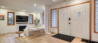 Entire Home • Beautiful 3BR • Renovated 2026 • Sauna + Jetted Tub • Huge Garden