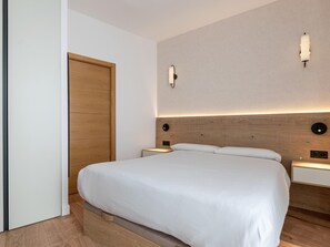 Strykjärn/strykbräda, internet och sängkläder