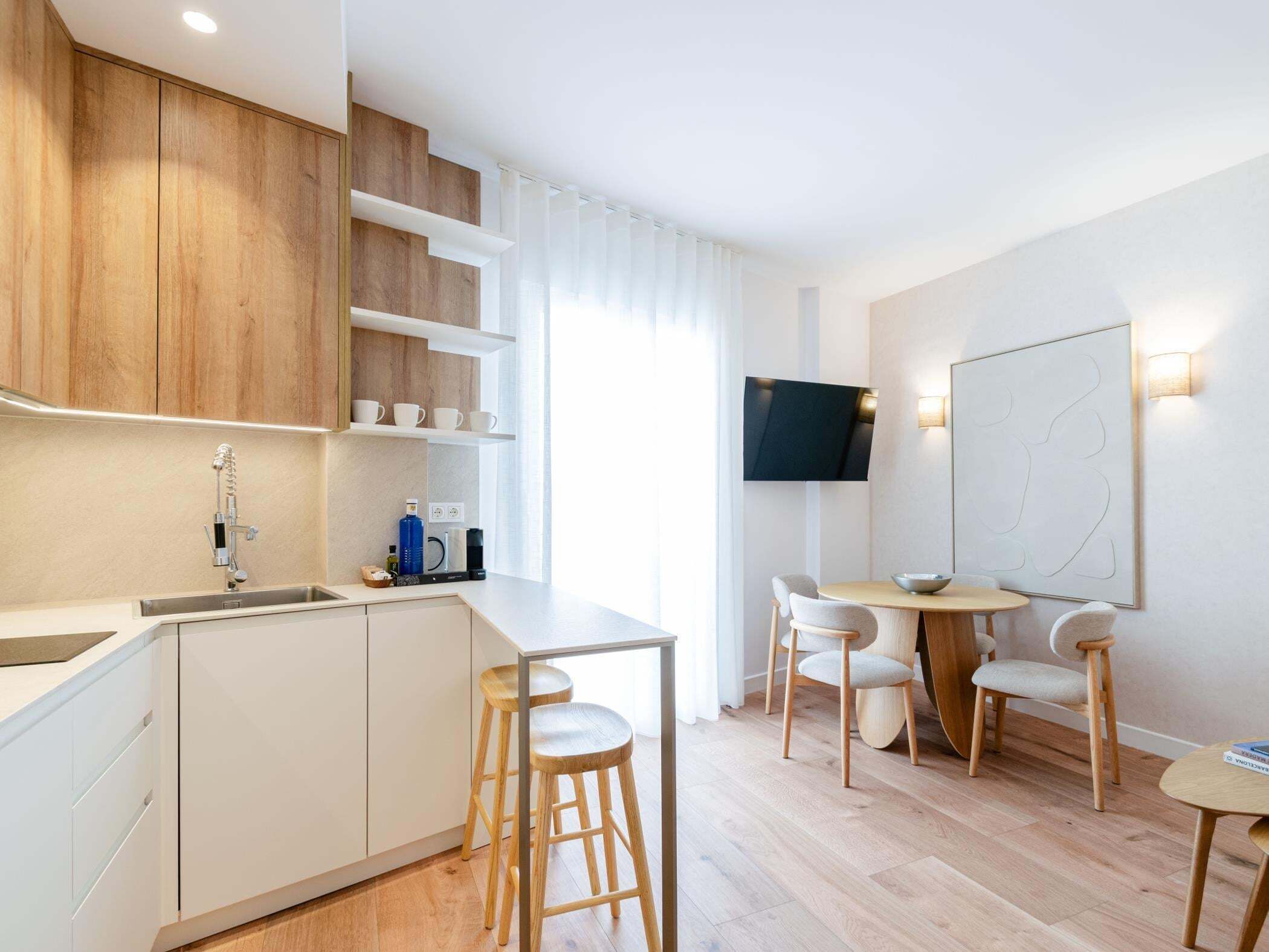 Réfrigérateur, micro-ondes, lave-vaisselle, cafetière/bouilloire