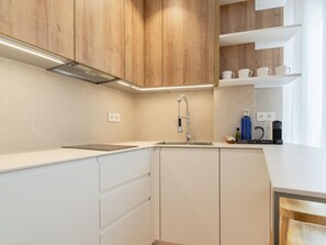 Fridge, microwave, dishwasher, coffee/tea maker - INMálaga Apartments Cervantes 2 (Málaga)