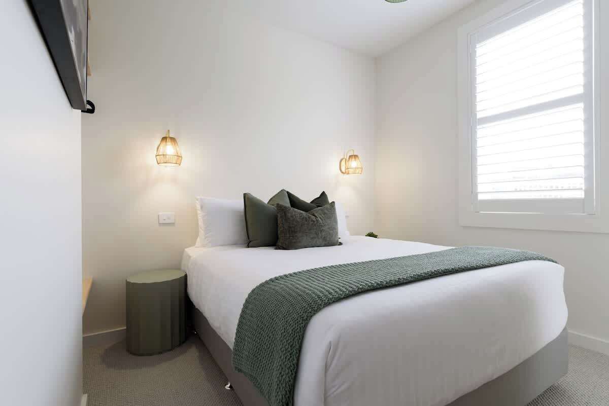 WiFi, bed sheets