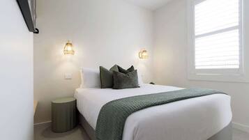 WiFi, bed sheets