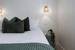 WiFi, bed sheets - Renovated Cottage Close To The CBD (South Launceston)