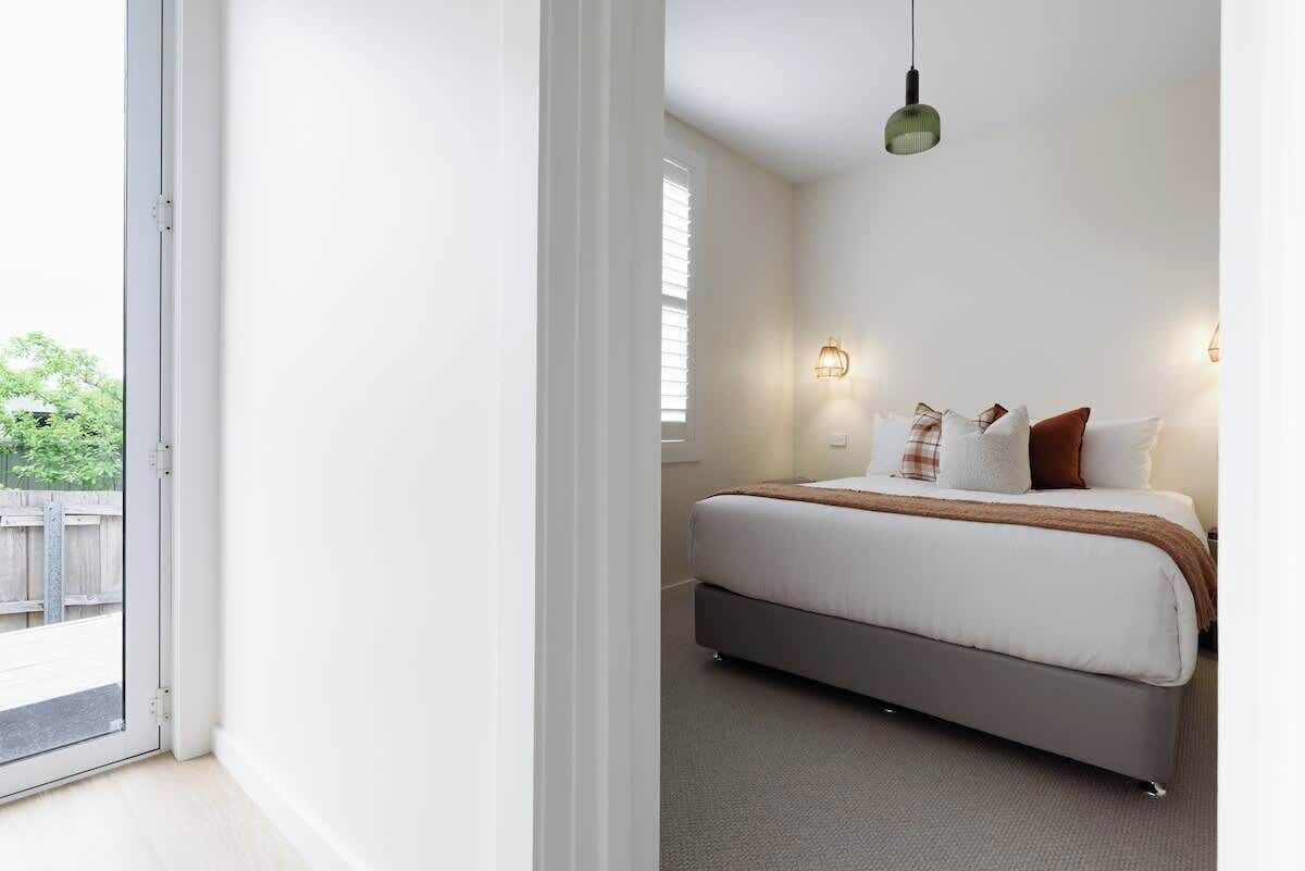 WiFi, bed sheets
