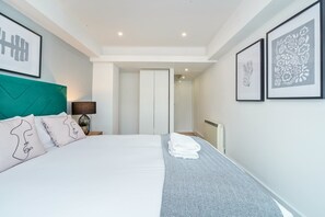 Iron/ironing board, Internet, bed sheets - Cavern Quarter Apartment | City Centre | Sleeps 6 (Liverpool)