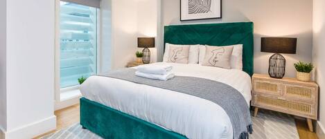 Bügeleisen/Bügelbrett, Internetzugang, Bettwäsche