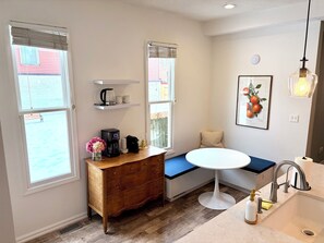 Interior - Downtown, Mass Ave, Walkable, Explore & Unwind (Indianapolis)