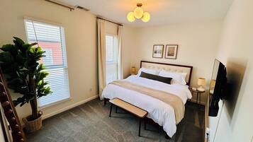 3 bedrooms, desk, iron/ironing board, travel crib