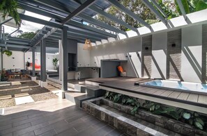 Bain à remous extérieur