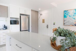 Apartemen Deluks, balkon, pemandangan laut | Interior