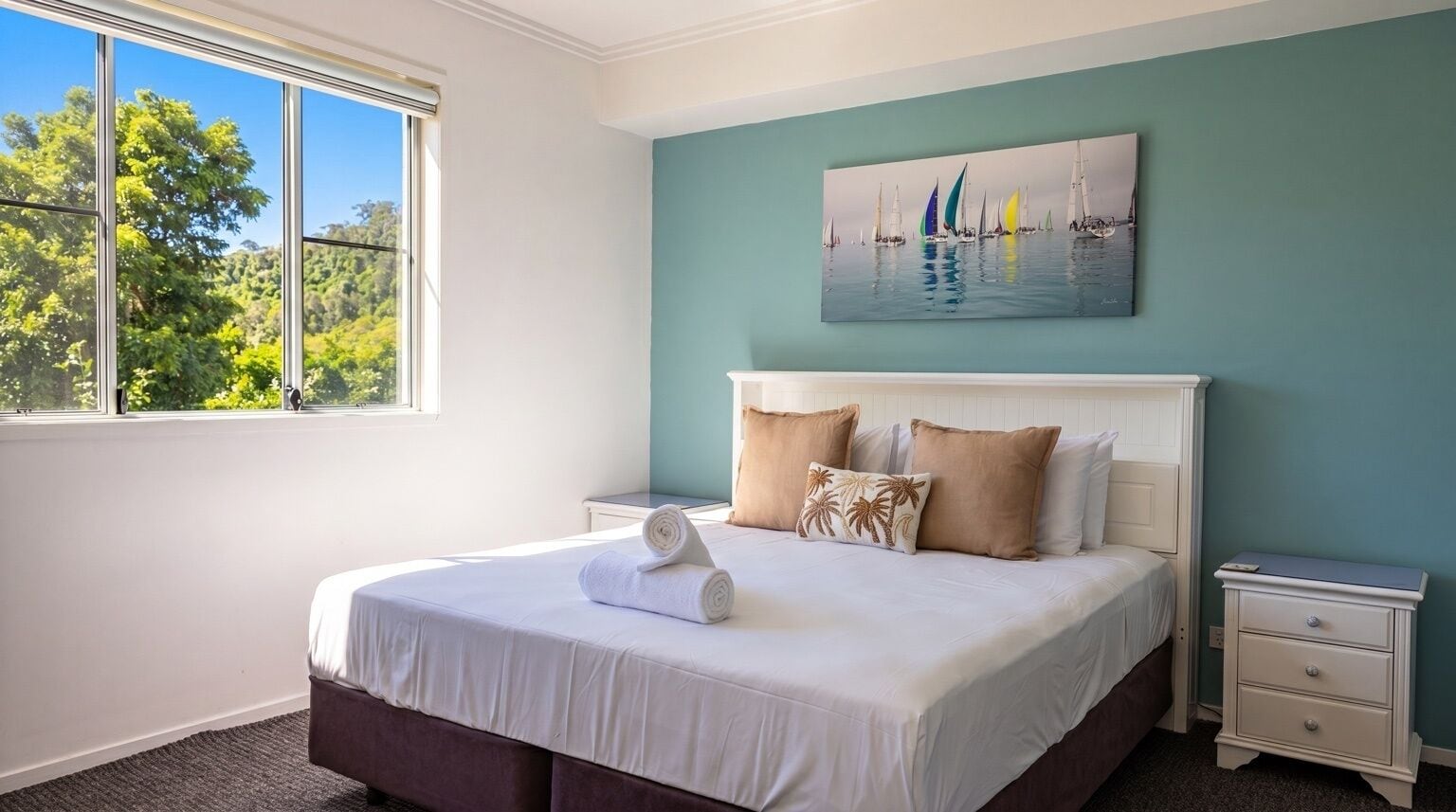 Deluxe Apartment, Balcony, Sea View | Soundproofing, iron/ironing board, WiFi (free), individually decorated