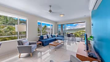 Deluxe Apartment, Balcony, Sea View | Living area