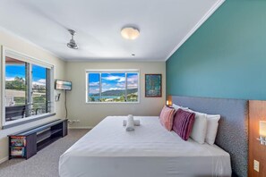 Deluxe Apartment, Balcony, Sea View | Soundproofing, iron/ironing board, free WiFi, wheelchair access - Summit Apartments Airlie Beach (Airlie Beach)