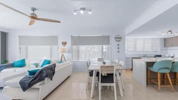 Appartement Deluxe, balcon | Coin séjour