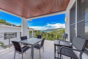 Deluxe Apartment, Balcony, Sea View | Outdoor dining - Summit Apartments Airlie Beach (Airlie Beach)