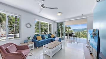 Deluxe Apartment, Balcony, Sea View | Kalis bunyi, seterika/papan seterika, Wi-fi percuma, akses kerusi roda