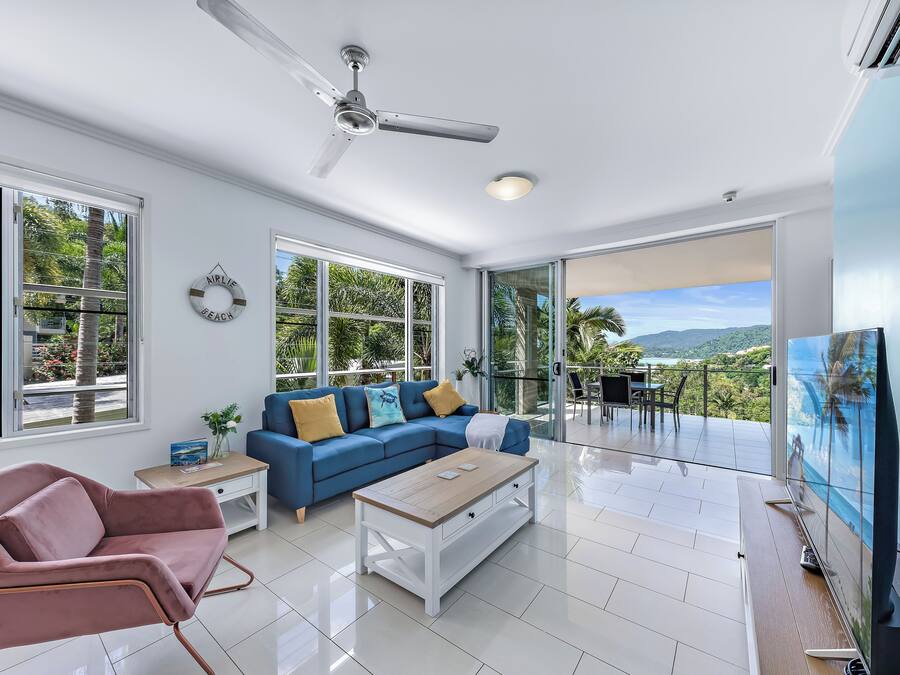 Deluxe Apartment, Balcony, Sea View | Soundproofing, iron/ironing board, free WiFi, wheelchair access