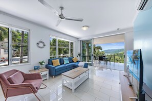 Individually decorated, individually furnished, soundproofing - Summit Apartments Airlie Beach (Airlie Beach)