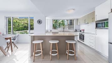 Departamento Deluxe, balcón, vista al mar | Cocina privada