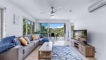 Appartement Deluxe, balcon, vue mer | Coin séjour